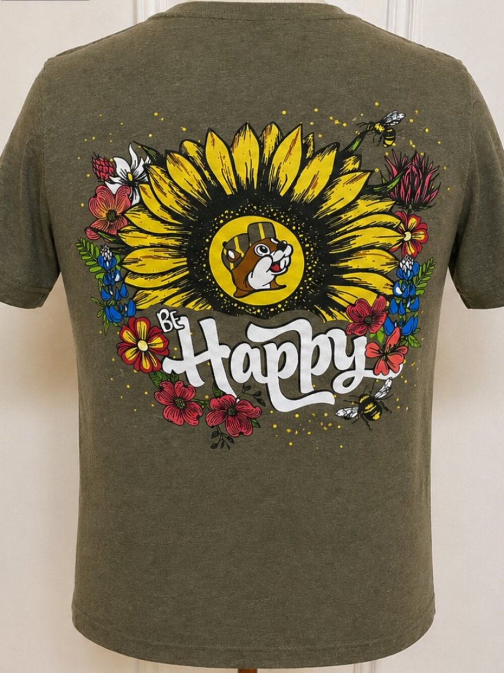 Women's Buc-ee's  "BE HAPPY"  Sunflower T-shirt - sz Adult Small (AS)